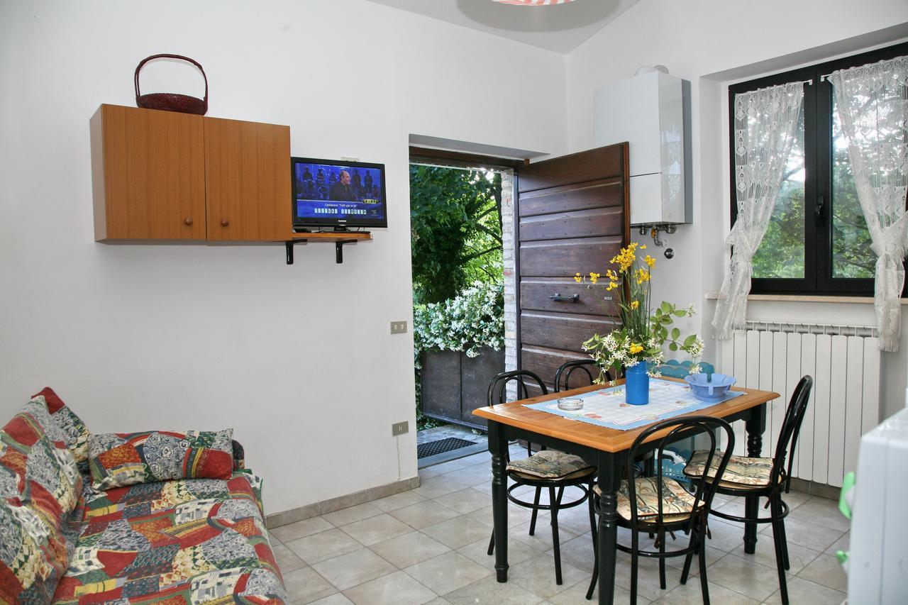 Agriturismo Villa Mozart Nel Verde Gubbio Buitenkant foto