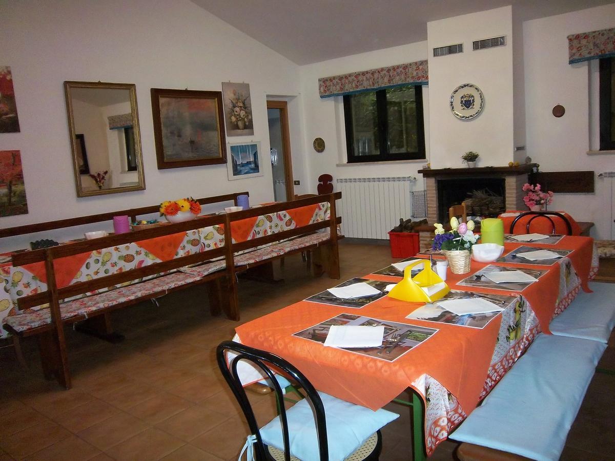 Agriturismo Villa Mozart Nel Verde Gubbio Buitenkant foto