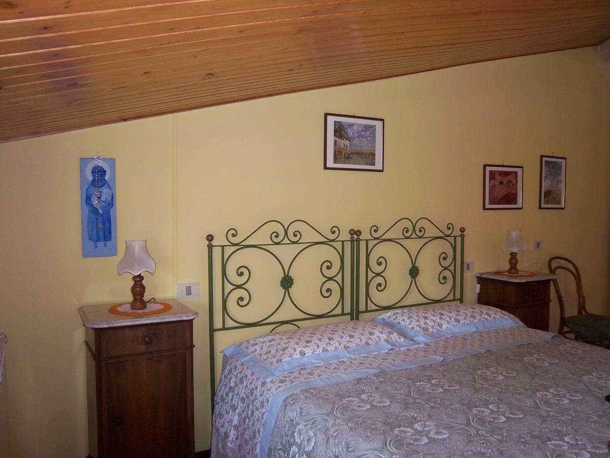 Agriturismo Villa Mozart Nel Verde Gubbio Buitenkant foto