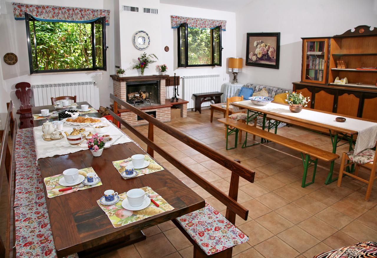 Agriturismo Villa Mozart Nel Verde Gubbio Buitenkant foto