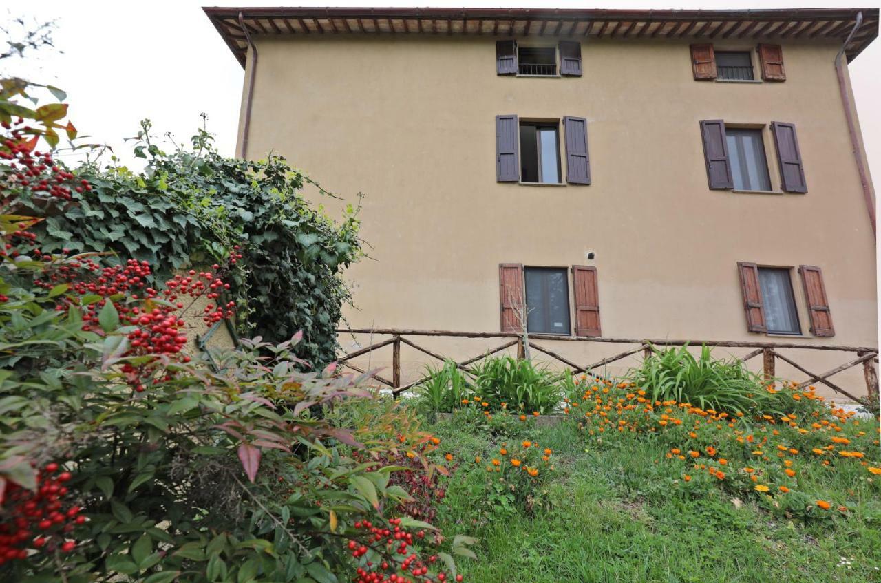 Agriturismo Villa Mozart Nel Verde Gubbio Buitenkant foto